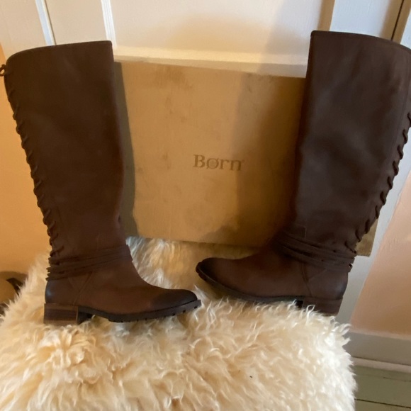 Never worn perfect condition☺️ original price 199 I paid 99 - Picture 2 of 5